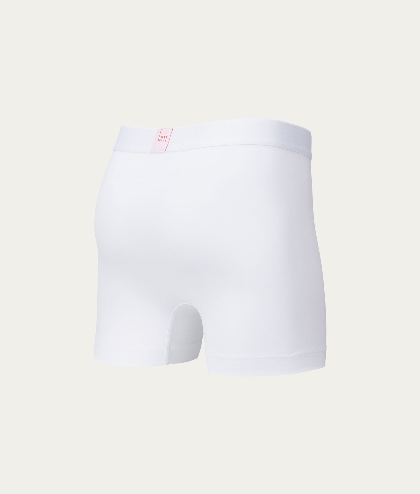 Achterkant witte heren boxershort op lichte achtergrond