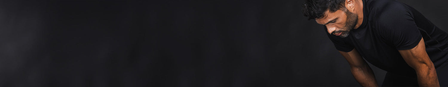 man draagt sportkleding