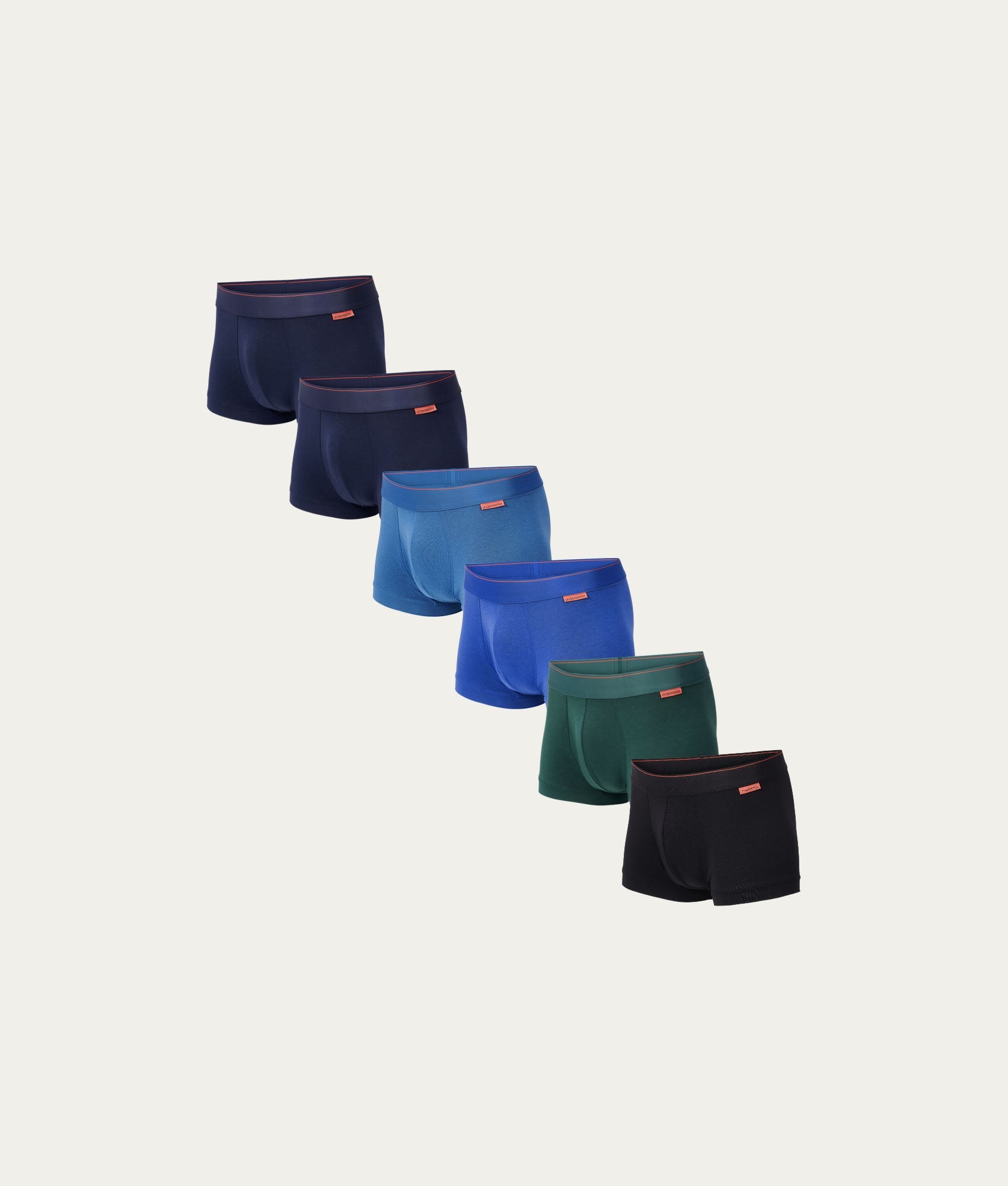 6 Trunks in blauwtinten en donkere tinten met rood Undiemeister logo op de tailleband 