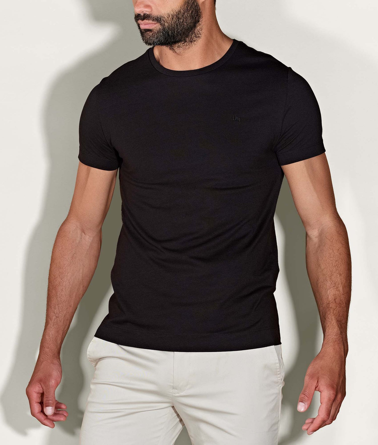 Zwarte Casual T-shirt Ronde Hals Volcano Ash -  Model Foto - Undiemeister